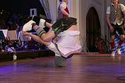 Akrobatisch: DDC Breakdance - Bayerischer Breakdance beim Starkbieranstich 2018 im Löwenbräukeller  (©Foto: Martin Schmitz)